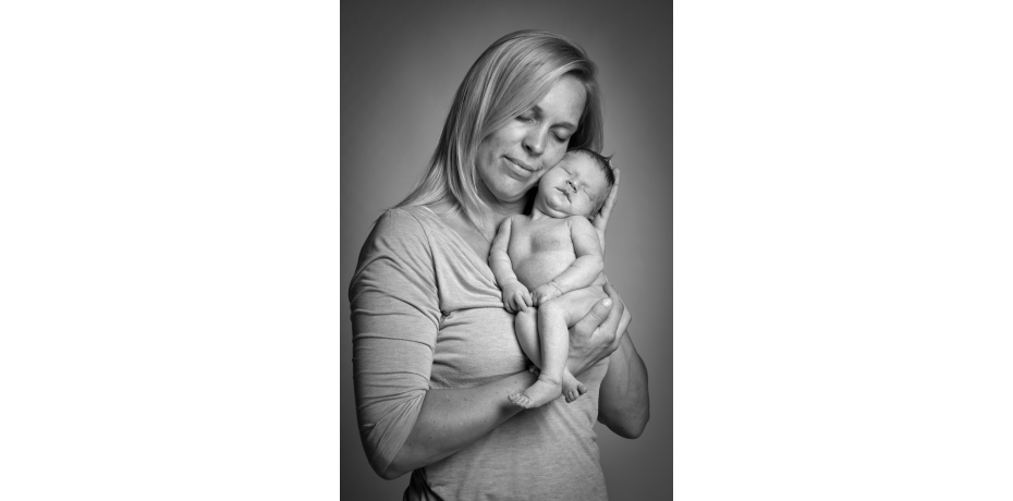 babyfotografie-Baarn-met-moeder